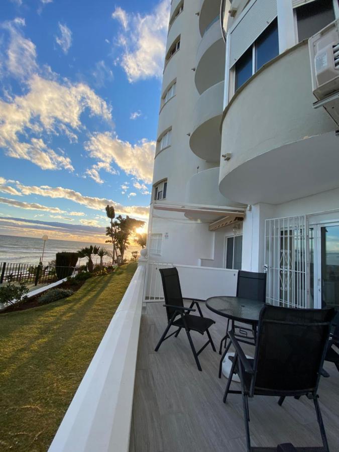 Apartment On Beach Mijas Sitio de Calahonda Exterior foto
