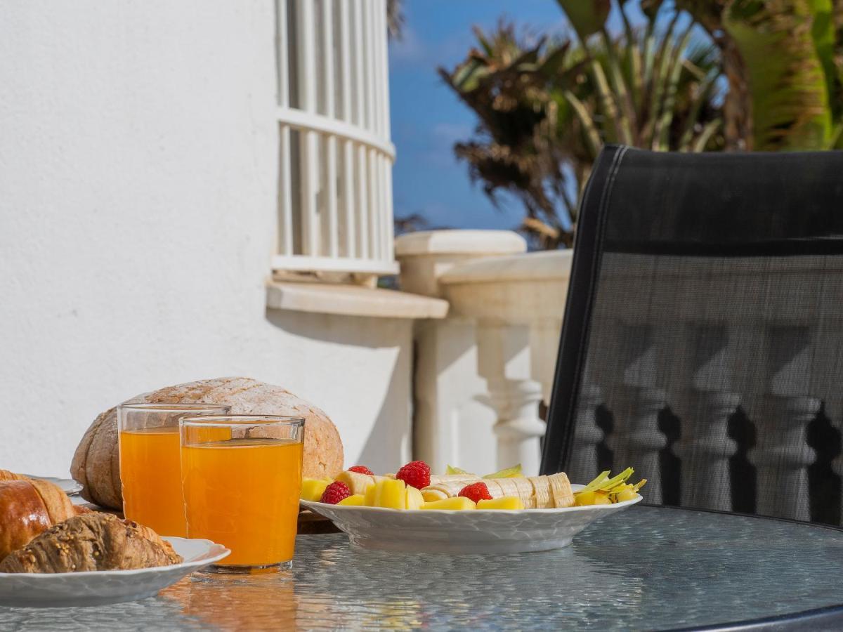 Apartment On Beach Mijas Sitio de Calahonda Exterior foto